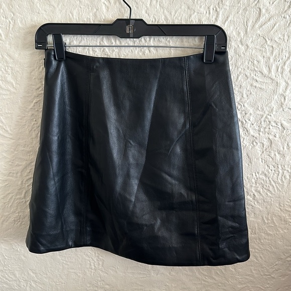 Aritzia Babaton Black Faux Leather Mini Skirt 4 - Picture 5 of 8
